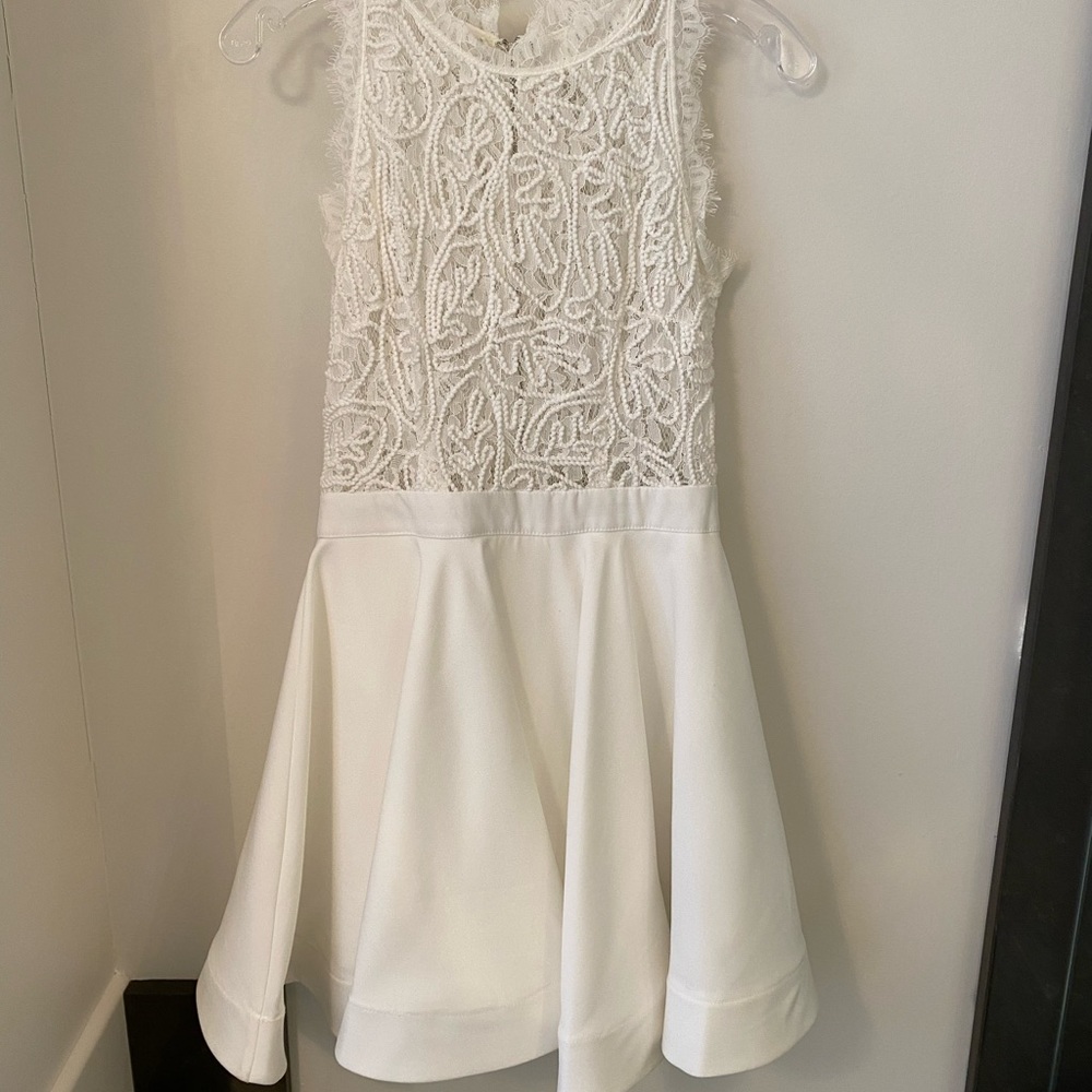 Beautiful ivory textured lace top dress size small. Purchased from Honey.